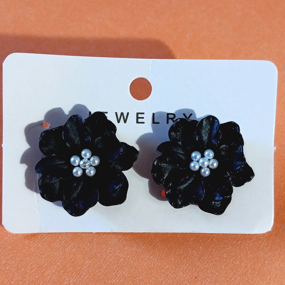 Beautiful Black Floral Earring With Tiny Faux Pearls New!